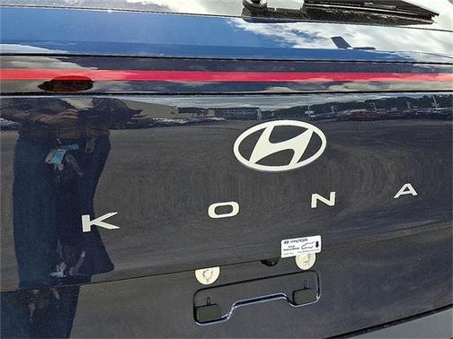 2025 Hyundai KONA SE