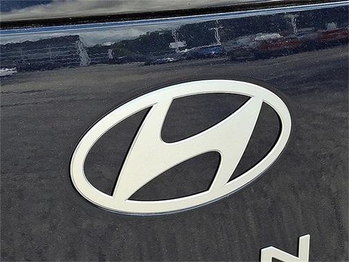 2025 Hyundai KONA SE