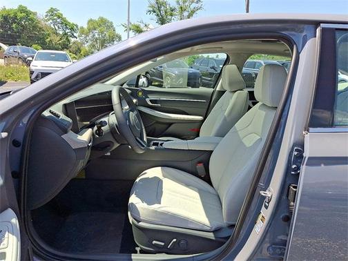 2025 Hyundai SONATA Hybrid Limited