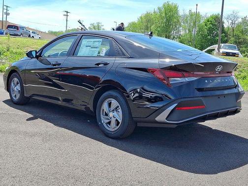 Abyss Black 2026 Hyundai ELANTRA SE