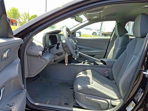 Abyss Black 2026 Hyundai ELANTRA SE
