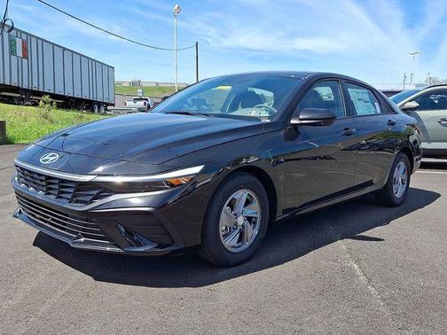 Abyss Black 2026 Hyundai ELANTRA SE
