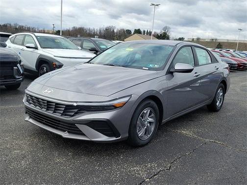 2025 Hyundai ELANTRA SE