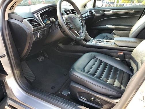 Photo 3 of 39 of 2020 Ford Fusion SEL