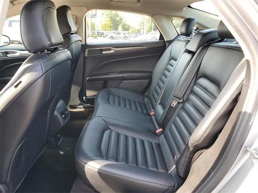 Photo 4 of 39 of 2020 Ford Fusion SEL
