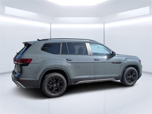 2024 Volkswagen Atlas 2.0T Peak Edition SEL