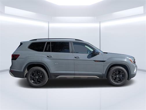 2024 Volkswagen Atlas 2.0T Peak Edition SEL