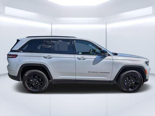 Silver Zynith 2024 Jeep Grand Cherokee Altitude