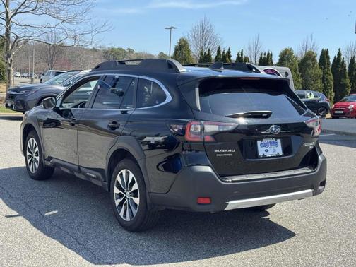 Crystal Black Silica 2023 Subaru Outback Limited XT