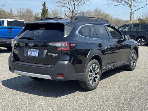 Crystal Black Silica 2023 Subaru Outback Limited XT