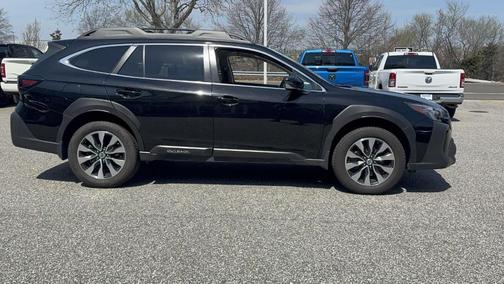 Crystal Black Silica 2023 Subaru Outback Limited XT