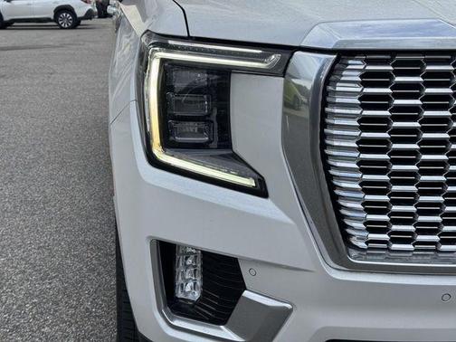 White Frost Tri-Coat 2021 GMC Yukon XL Denali
