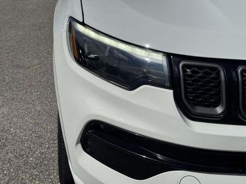 Bright White Clearcoat 2023 Jeep Compass Limited