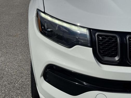 Bright White Clearcoat 2023 Jeep Compass Limited