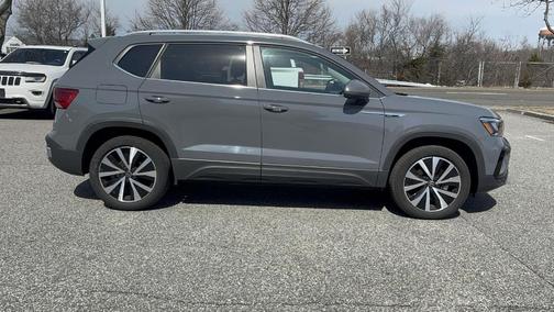 Pure Gray 2022 Volkswagen Taos 1.5T SE