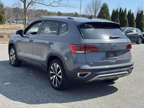Pure Gray 2022 Volkswagen Taos 1.5T SE
