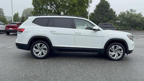 Pure White 2022 Volkswagen Atlas 3.6L SE w/Technology