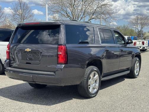 Tungsten Metallic 2017 Chevrolet Suburban LT