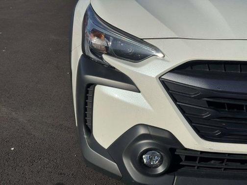 Crystal White Pearl 2025 Subaru Outback Premium