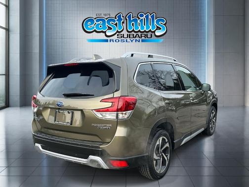 Autumn Green Metallic 2023 Subaru Forester 2.5i Touring