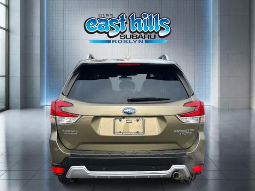 Autumn Green Metallic 2023 Subaru Forester 2.5i Touring