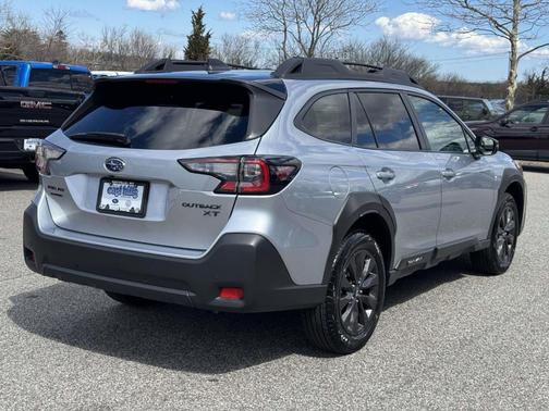 Ice Silver Metallic 2025 Subaru Outback Onyx Edition XT