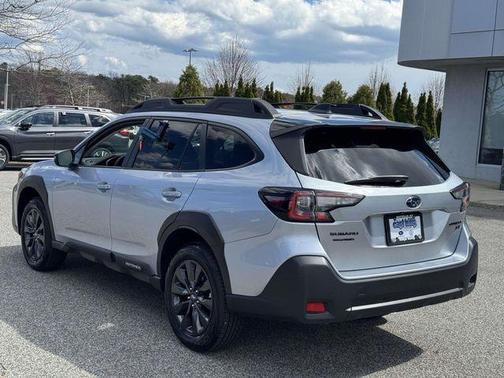 Ice Silver Metallic 2025 Subaru Outback Onyx Edition XT