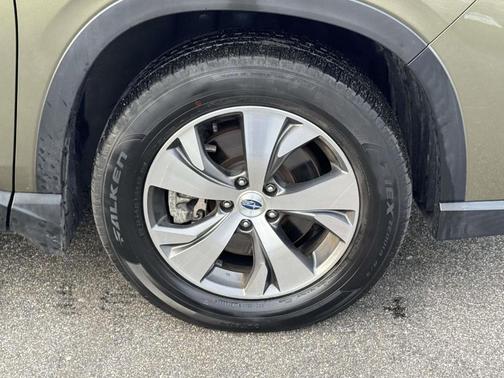 Autumn Green Metallic 2023 Subaru Ascent Premium 8-Passenger
