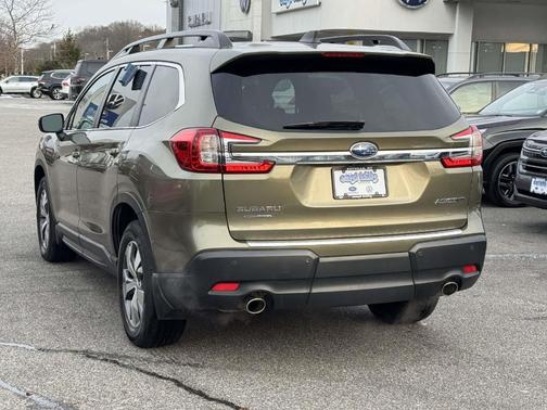 Autumn Green Metallic 2023 Subaru Ascent Premium 8-Passenger