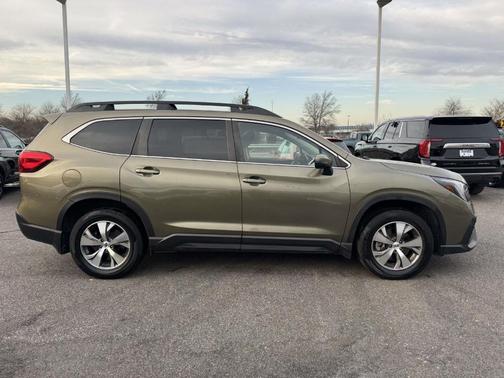 Autumn Green Metallic 2023 Subaru Ascent Premium 8-Passenger