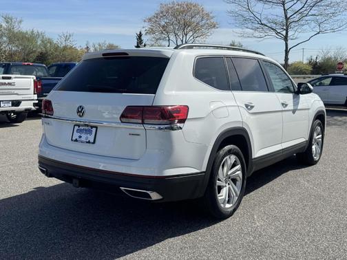 Pure White 2022 Volkswagen Atlas 3.6L SE w/Technology