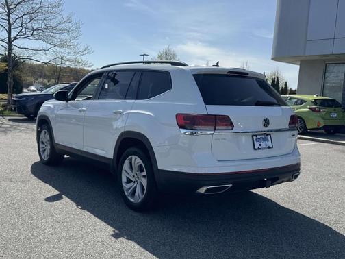 Pure White 2022 Volkswagen Atlas 3.6L SE w/Technology