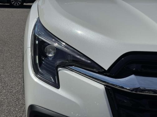 Crystal White Pearl 2025 Subaru Ascent Premium