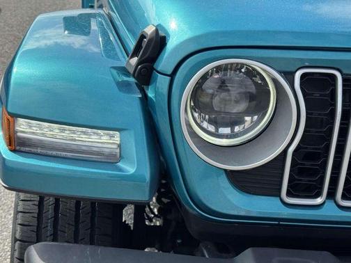 Pearlcoat 2024 Jeep Wrangler 4xe Sahara