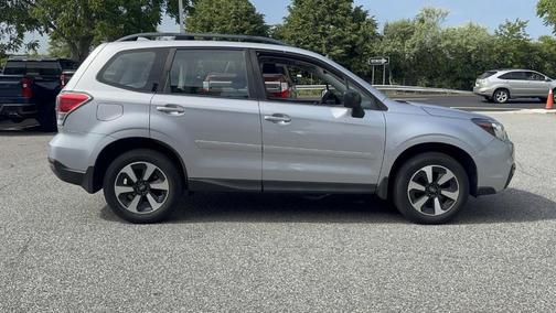 Ice Silver Metallic 2017 Subaru Forester 2.5i