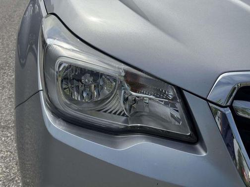 Ice Silver Metallic 2017 Subaru Forester 2.5i
