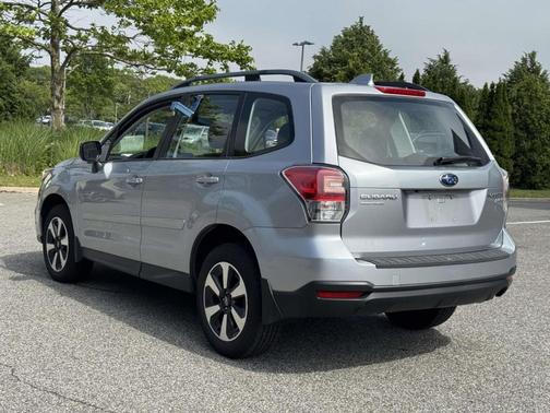 Ice Silver Metallic 2017 Subaru Forester 2.5i