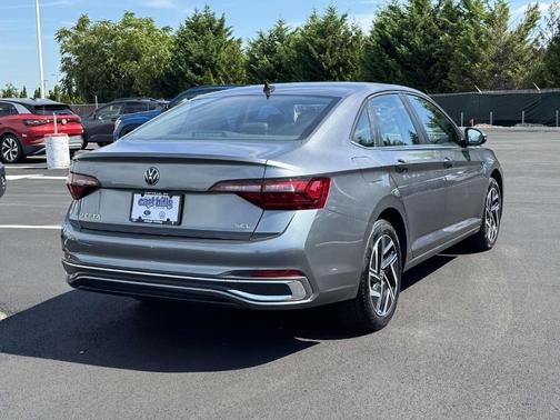 Platinum Gray Metallic 2023 Volkswagen Jetta 1.5T SEL