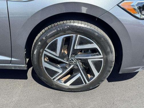 Platinum Gray Metallic 2023 Volkswagen Jetta 1.5T SEL