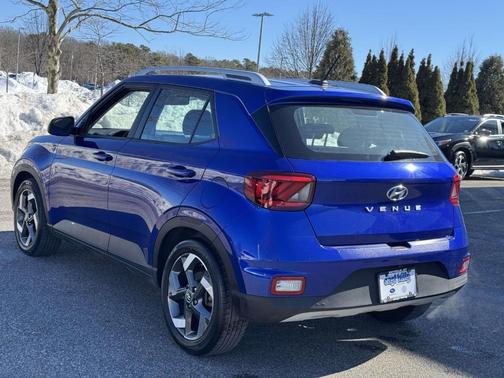 2023 Hyundai VENUE SEL