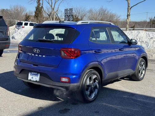2023 Hyundai VENUE SEL