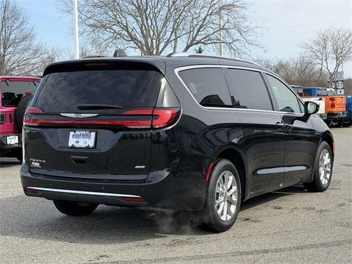 2021 Chrysler Pacifica Touring-L