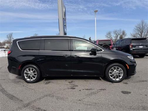 2021 Chrysler Pacifica Touring-L