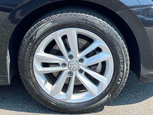 Deep Black Pearl Effect 2020 Volkswagen Passat 2.0T S