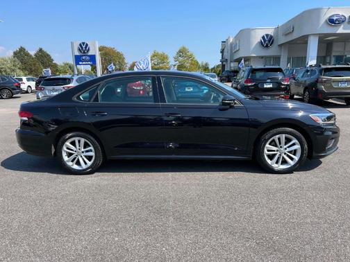 Deep Black Pearl Effect 2020 Volkswagen Passat 2.0T S