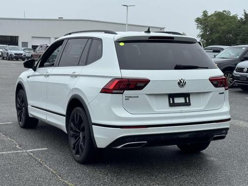 Pure White 2021 Volkswagen Tiguan 2.0T SE R-Line Black