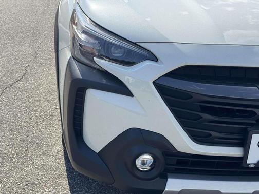 Crystal White Pearl 2024 Subaru Outback Limited