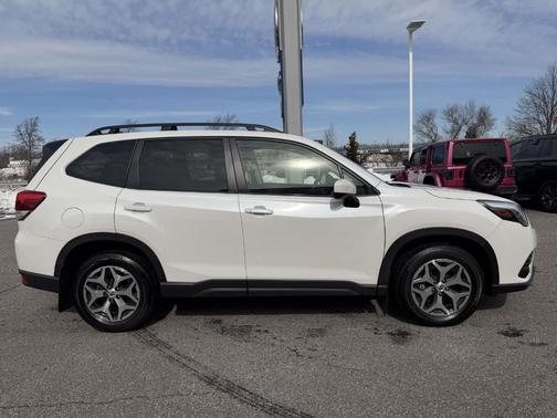 2024 Subaru Forester Premium
