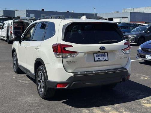 Crystal White Pearl 2023 Subaru Forester Premium