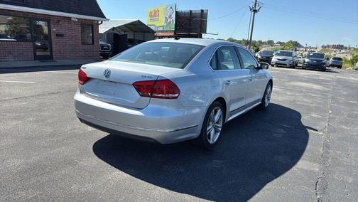 2015 Volkswagen Passat 1.8T Auto SEL Premium